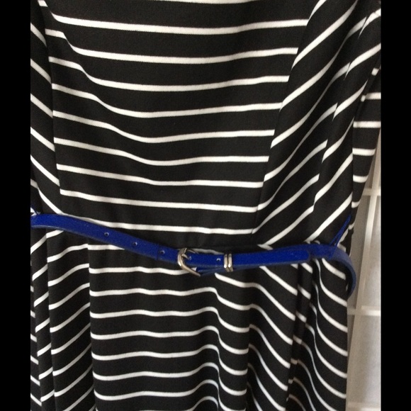𝅺bcx cap sleeve dress with belt - Picture 3 of 4